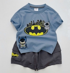 SÉT COTTON BATMAN XANH  PHỐI QUẦN SOOC TÚI HỘP TONE GHI CHO BÉ TRAI