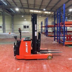 Xe nâng điện reach truck 1,5 Tấn Q1545D