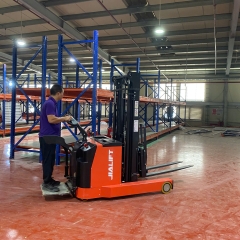 Xe nâng điện reach truck 1,5 Tấn Q1545D