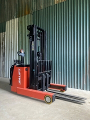 Xe nâng điện reach truck 1,5 Tấn Q1545D
