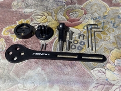 Pát đồng hồ carbon Tendo bắt 2 ốc pô tăng