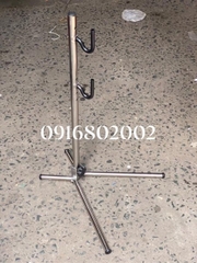 CHỐNG DỰNG XE KIỂU L INOX LOẠI 1