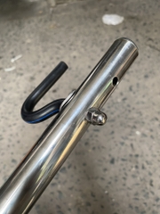 CHỐNG DỰNG XE KIỂU L INOX LOẠI 1