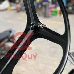 BÁNH TRƯỚC MÂM 3 ĐAO CÓ GÂN GIỮA MÀU ĐEN