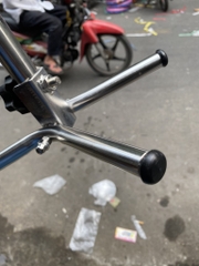 CHỐNG DỰNG XE KIỂU L INOX LOẠI 1