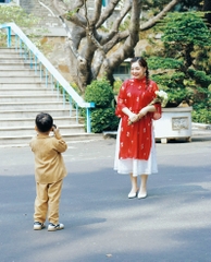 Chân váy hoa nhí thêu, eo có dây rút thương hiệu Remmus