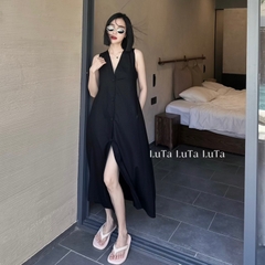 Đầm đen cài nút có túi