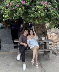 Áo croptop tay bồng hoa nhí