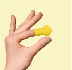 Bàn chải silicone xỏ ngón Frida Baby
