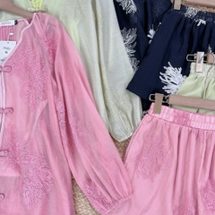 Set Bộ Nữ Thêu Hoa Áo Nút Tàu Tay Dài Kèm Quần Short Chất Tơ Nến Thêu Đi Biển MIMIX - EE6