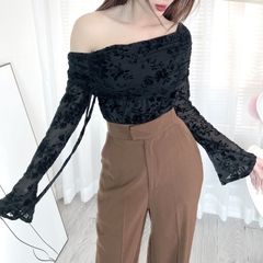 Áo Kiểu Nữ Tà Nhọn In Họa Tiết Trễ Vai Tay Dài Phối Rút Dây Chất Lưới In Hoa Lưới Ép Nhung Đi Du Lịch MIMIX - EE3