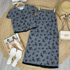 Set Váy Áo Cổ Tròn Tay Ngắn Mix Chân Váy Dáng Dài Hoa Hồng Ép Nhung Chất Chéo Lụa Đi Tiệc Đi Làm MIMIX - EU4