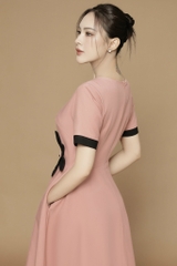 Đầm Cổ Tròn Dáng Xòa Đính Bông Eo