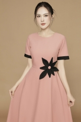 Đầm Cổ Tròn Dáng Xòa Đính Bông Eo