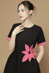 Đầm Cổ Tròn Dáng Xòa Đính Bông Eo