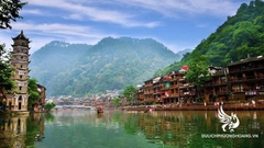 TRƯƠNG GIA GIỚI – THIÊN MÔN SƠN  –  PHƯỢNG HOÀNG CỔ TRẤN