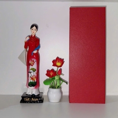 Tượng Cô Gái Việt Nam Mặc Áo Dài