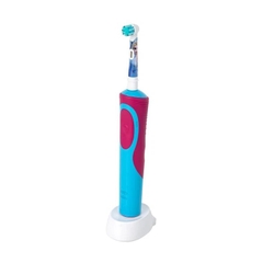 Bàn chải đánh răng trẻ em sạc điện Oral-B Vitality D12 Disney Frozen giúp làm sạch mảng bám trên răng một cách toàn diện