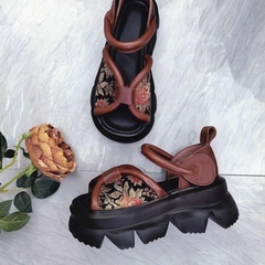 Giày Sandal  Thêu Đế Dày Velcro Miệng Cá Cổ Lớp Đầu Tiên Da Bò giày Nữ Mùa Hè Phong Cách Phong Cách Dân Tộc