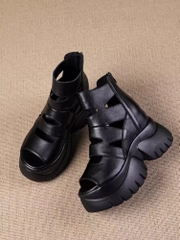Sandal nữ da thật tăng chiều cao, miệng cá đế cao dầy chống thấm nước tốt. Phong cách hiện đại, cá tính thích hợp mùa hè.