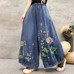 Quần jean nữ thêu, cạp chun, ống rộng - phong cách mới hiện đại, cá tính.
