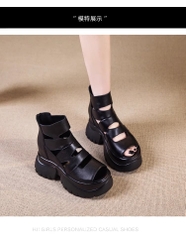 Sandal nữ da thật tăng chiều cao, miệng cá đế cao dầy chống thấm nước tốt. Phong cách hiện đại, cá tính thích hợp mùa hè.