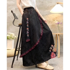 Chân Váy Lụa dài Fress Size, Nền Đen hoặc Nâu Có Văn Hoa Nổi Bật Sang Trọng Quí Phái