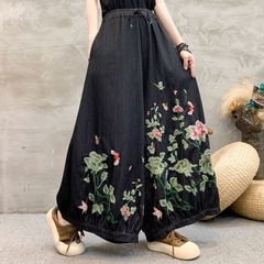 Quần jean nữ thêu, cạp chun, ống rộng - phong cách mới hiện đại, cá tính.