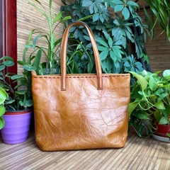Túi đeo vai da da bò chính hãng. Sự đầu tư tuyệt vời cho phong cách thời trang của bạn.