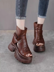 Sandal nữ da thật, miệng cá đế dầy nâng chiều cao chống thấm nước tốt. Phong cách hiện đại, cá tính thích hợp mùa hè.