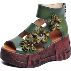 Sandal nữ da thật, miệng cá đế cao dầy chống thấm nước tốt. Phong cách hiện đại, cá tính thích hợp mùa hè.