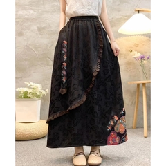 Chân Váy Lụa dài Fress Size, Nền Đen hoặc Nâu Có Văn Hoa Nổi Bật Sang Trọng Quí Phái