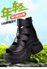 Sandal nữ da thật tăng chiều cao, miệng cá đế cao dầy chống thấm nước tốt. Phong cách hiện đại, cá tính thích hợp mùa hè.