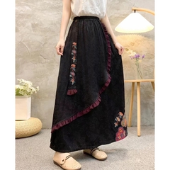 Chân Váy Lụa dài Fress Size, Nền Đen hoặc Nâu Có Văn Hoa Nổi Bật Sang Trọng Quí Phái