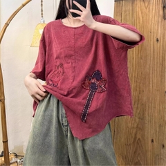 Áo phông cotton thêu hoa thủ công, đến từ H u a l o u hợp với  phong cách trẻ trung năng động cho mùa hè.