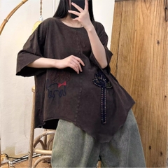 Áo phông cotton thêu hoa thủ công, đến từ H u a l o u hợp với  phong cách trẻ trung năng động cho mùa hè.
