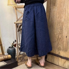 Quần lửng vải lanh gai ống rộng cạp chun từ H u a l o u phong cách lịch sự cho mọi cuộc giao tiếp.