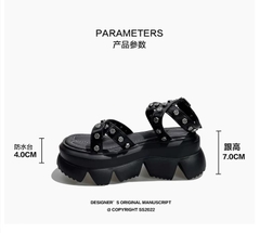 Sandal nữ da thật, miệng cá đế cao dầy chống thấm nước tốt. Phong cách hiện đại, cá tính thích hợp mùa hè.