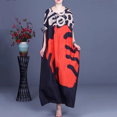 Váy dài lụa H e n x u e thân chữ A, Họa tiết nền đen pha hoa đỏ và vàng
