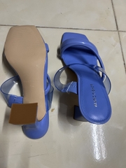 Guốc da cao cấp, màu xanh độc hiếm, quai tết thủ công sang trọng, gót nhọn cao 4cm, phong cách lịch sự.