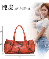 Túi đeo vai da da bò chính hãng chắc chắn là một sự đầu tư tuyệt vời cho phong cách thời trang của bạn.