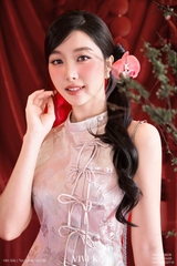 Áo Nguyệt Yên cổ yếm phối nơ gấm đỏ