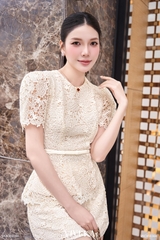 Áo Amelia ren cổ tròn peplum tay phồng