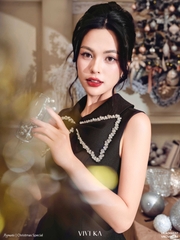 Áo Eloise sát nách nơ cườm vạt xéo