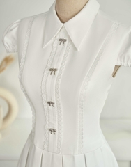 Đầm Carol tùng xếp ly phối nút