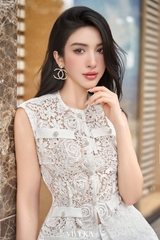 Áo ren đệm lưới phối nút trắng