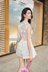 Áo ren đệm lưới phối nút trắng