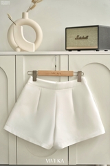 Quần short taffta xếp li trắng