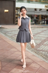 Chân váy xếp ly kẻ sọc