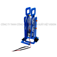 Mô hình robot đi bộ năng lượng mặt trời điều khiển bằng tay